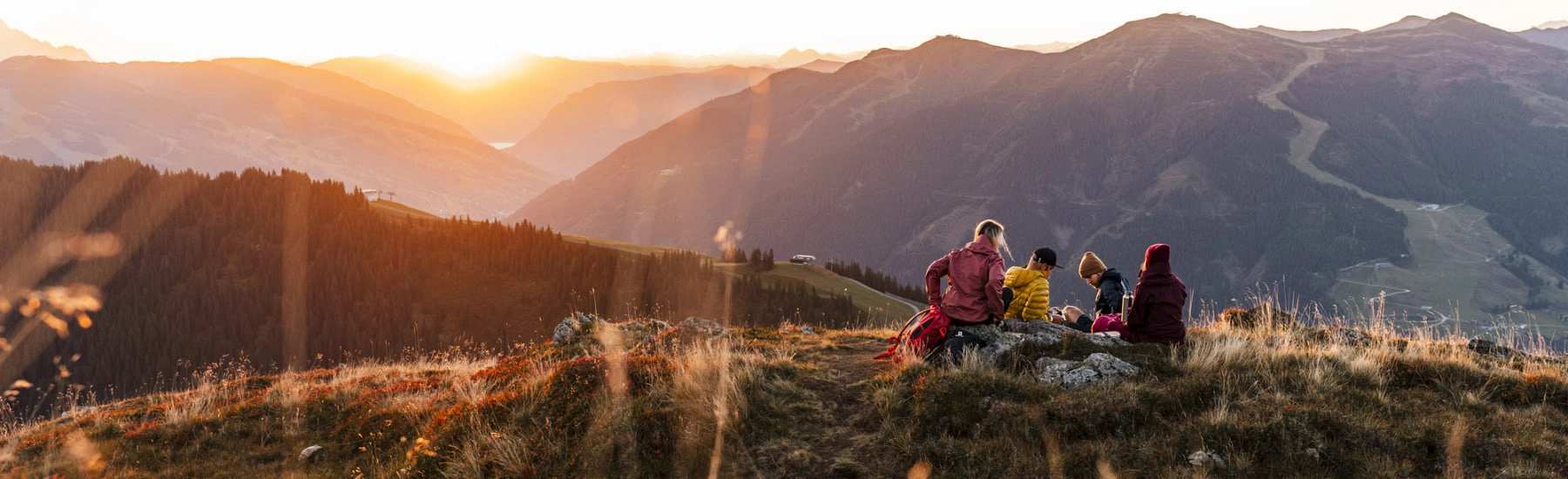 Gruppe beim Herbstwandern in Saalbach Hinterglemm